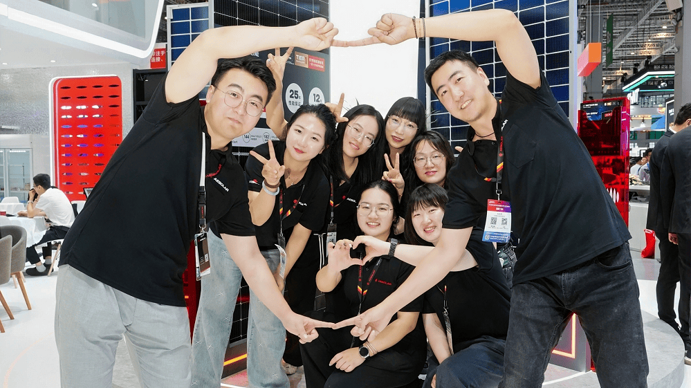 Melody and the other members of AESOLAR Nanjing marketing department.png